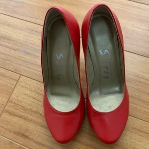 Red leather NWT shoes, 33 size